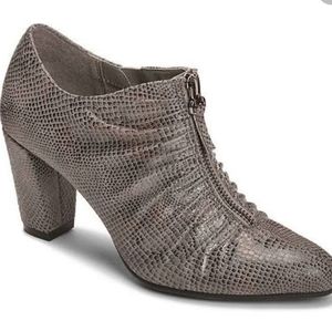 Aerosoles Front Zip Scrunch Ankle Boots Size 11